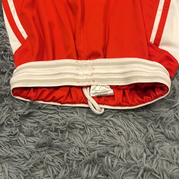 Red Nike basketball shorts for medium sized boys - Picture 3 of 5